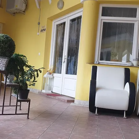 Var-i Apartment