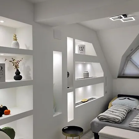 Var-i アパート *